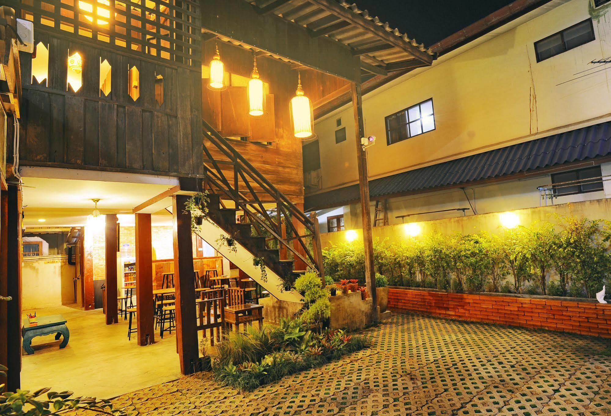 Manon Hostel Chiang Mai Extérieur photo