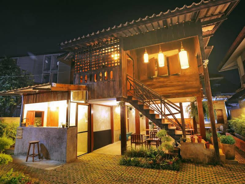 Manon Hostel Chiang Mai Extérieur photo